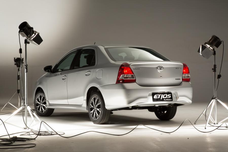 Toyota Etios Platinum Sedan 2016 года  (LA) (фото 6 из 10)